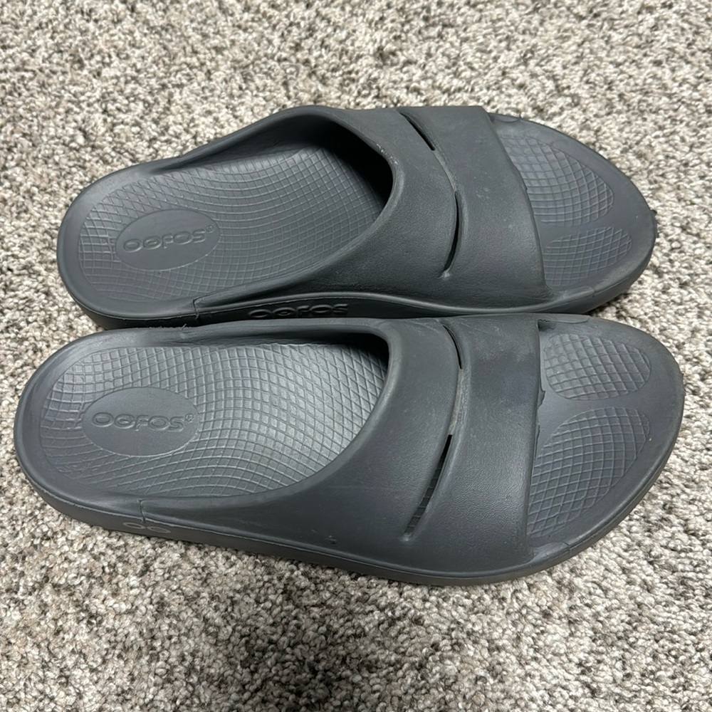 Gray Oofos slides size eu 39 m 6 w 8